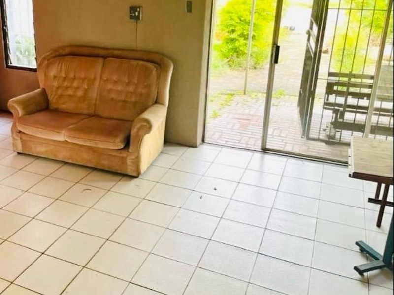 Spacious 3-Bedroom Duplex with Modern Finishes - Photo 2