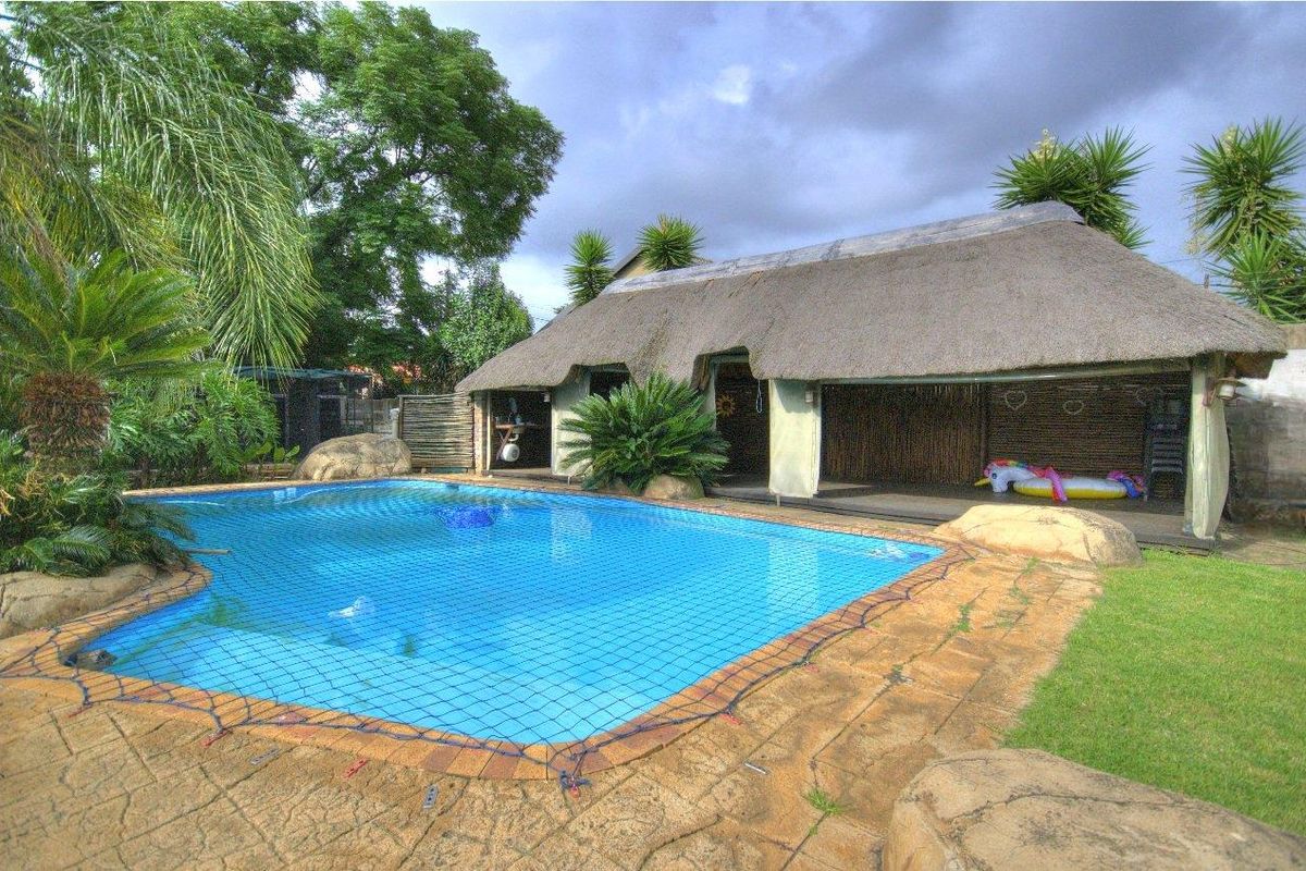 Massive Family home plus Flatlet! - Photo 2