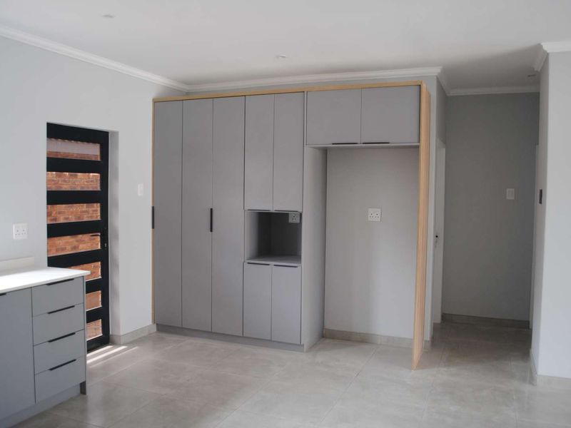 Lovely ultra modern contemporary prestigious townhouse complex in Meyerton - Photo 7