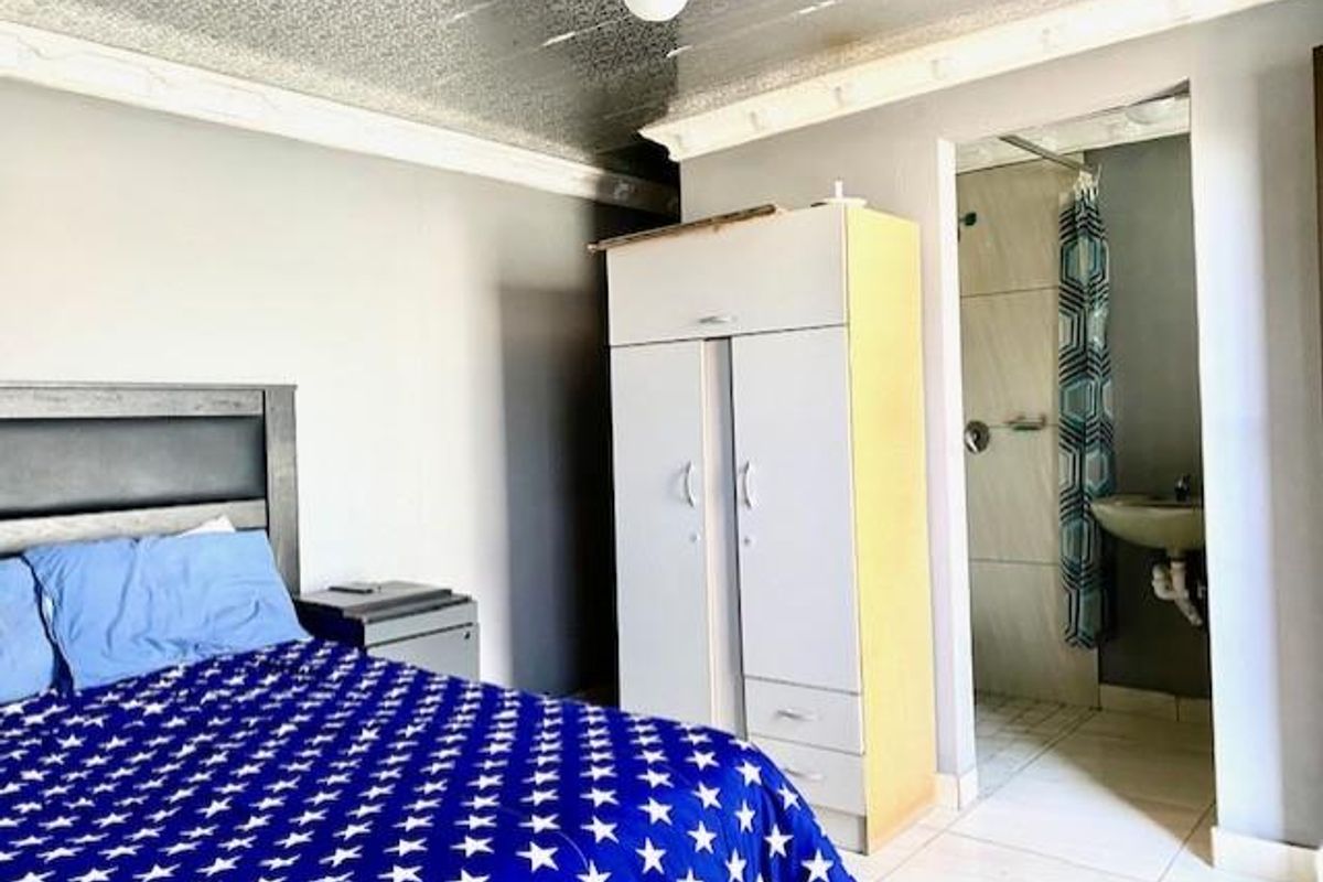 3 Bedroom Home with 2 Flatlets in Philippi East - Photo 5