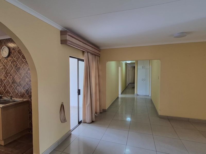 Spacious Family Home for Rent in Pioneerspark Ext. 1 - Photo 8