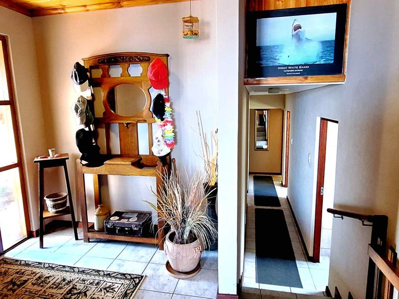 Dana Bay Gem: 3-Bed House with Flat & Ocean Views! - Photo 4