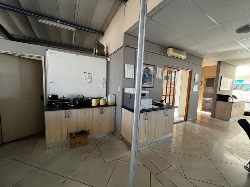 Perfect showroom space for sale - Photo 7