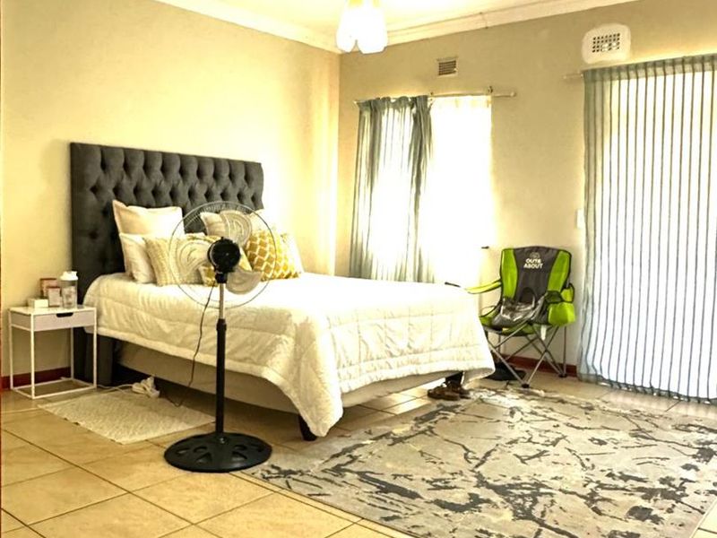 Elegant Townhouse Living with Staff Accommodation & Modern Comforts - Photo 8