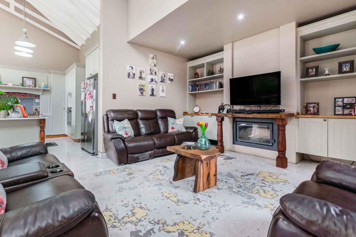 LIFE WITH LUXURY, INDULGENCE AND CONVENIENCE, THIS CHIC HOME IS A MUST SEE - Photo 3
