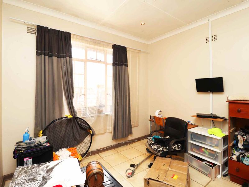 Home with an income opportunity - Photo 7