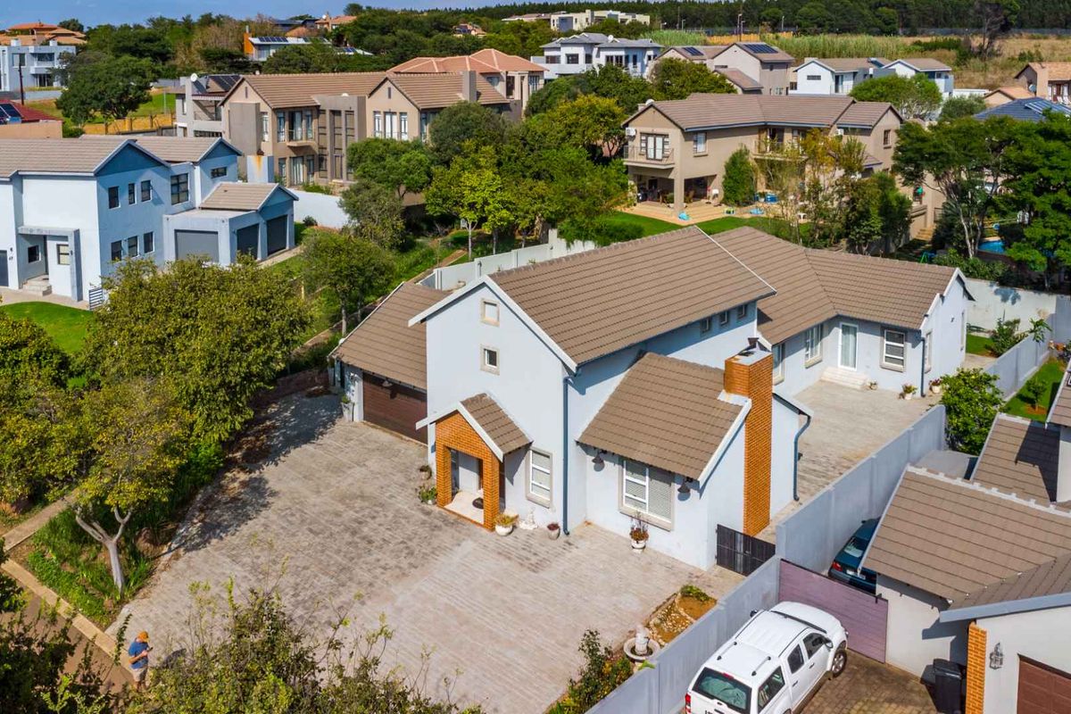 Stylish, Spacious & Secure – The Perfect Family Home in Mooikloof Country View Estate - Photo 3