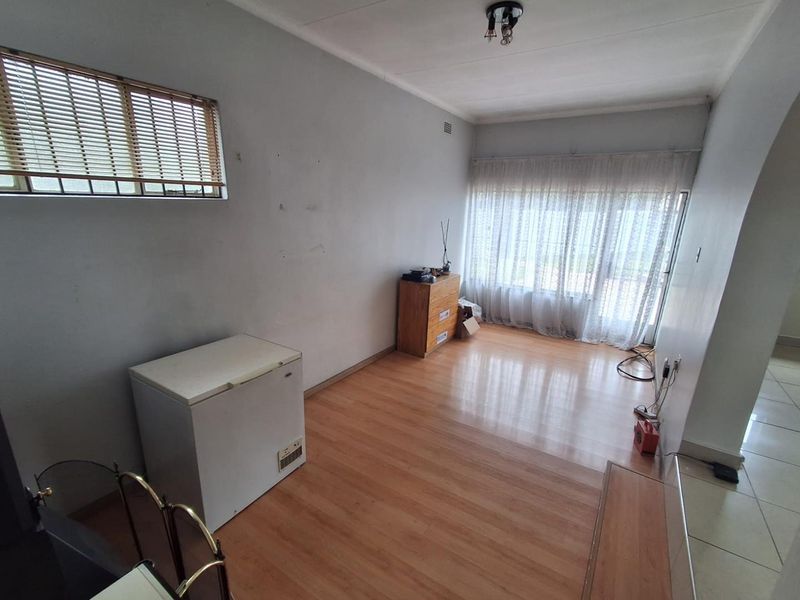 FAMILY HOME WITH FLATLET - BRACKENDOWNS - Photo 10