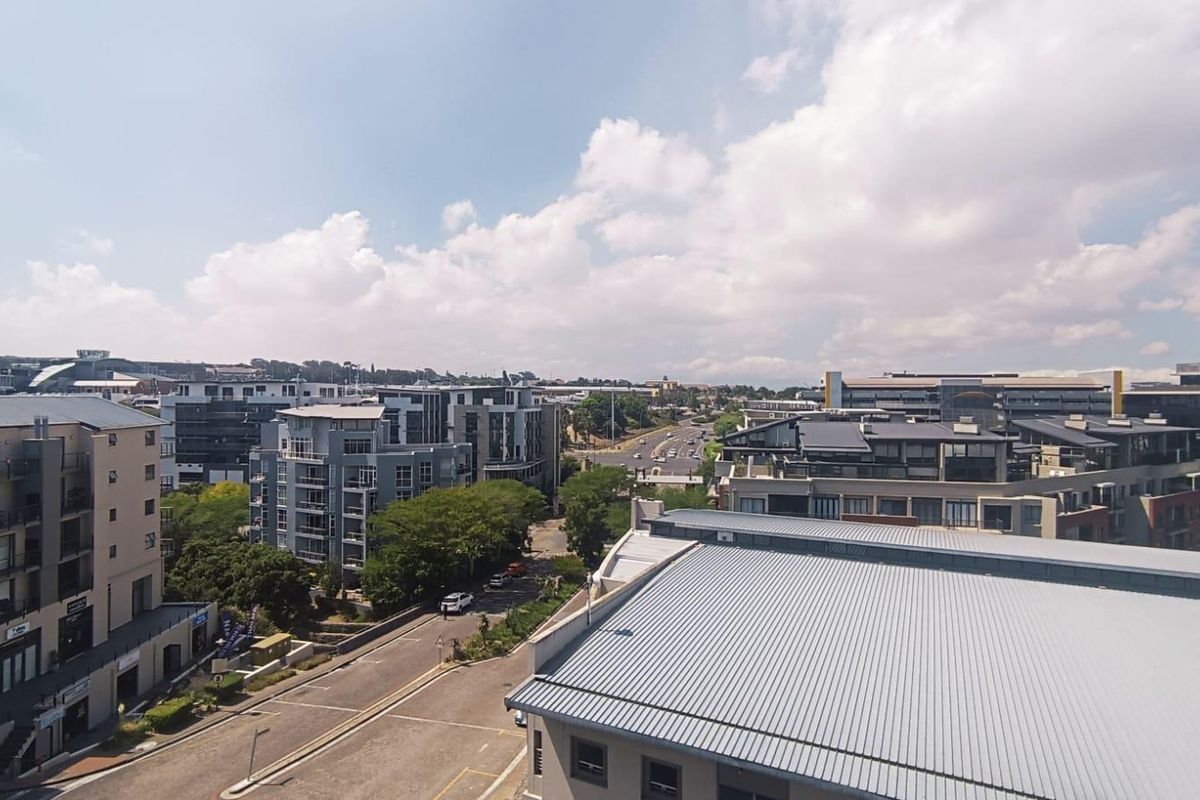 Modern Flat in Very Convenient Location - Photo 2