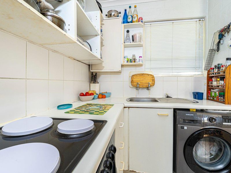 Beautiful 3 bedroom Duplex Apartment in Diep River R2 495 000.00 - Photo 7