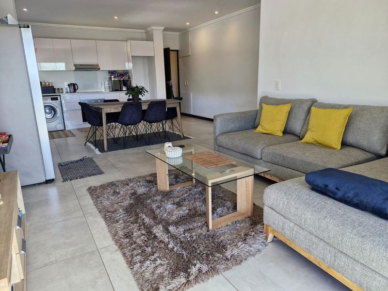Modern 2 Bedroom 2 Bathroom apartment - Photo 3