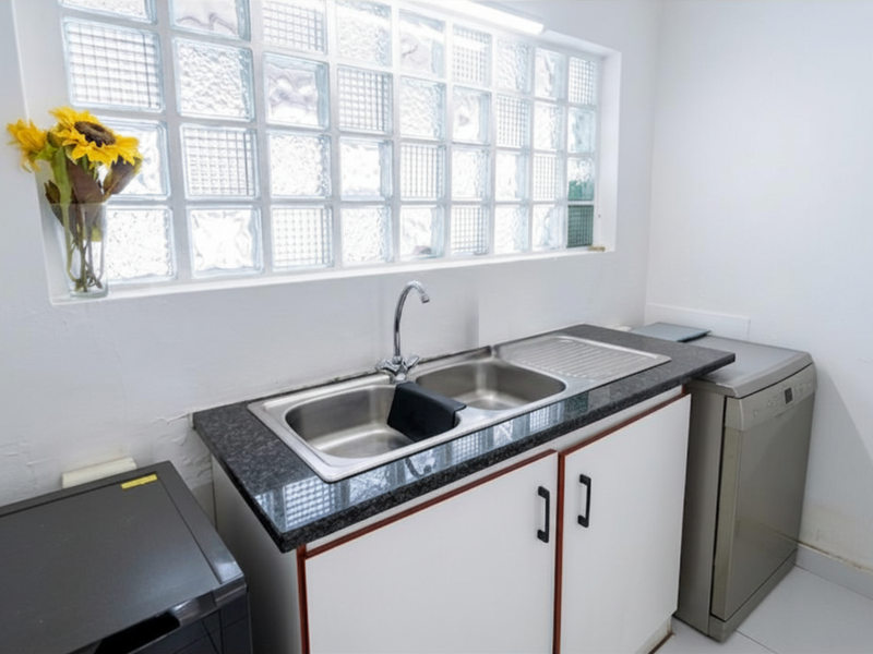 Pet-Friendly 3-Bedroom Family Apartment with Spacious Garden - Photo 9