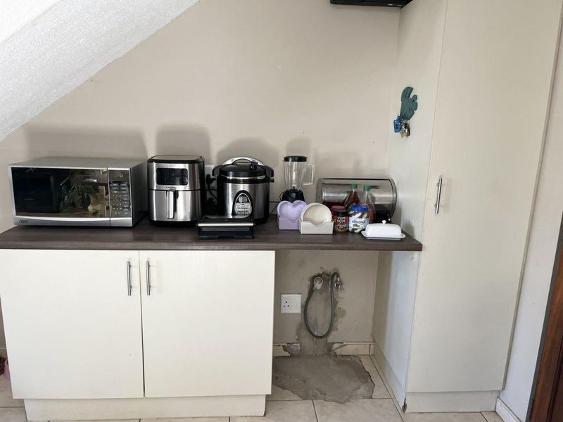 2 Bedrooms Townhouse For Sale in Rocky Crest - Photo 4