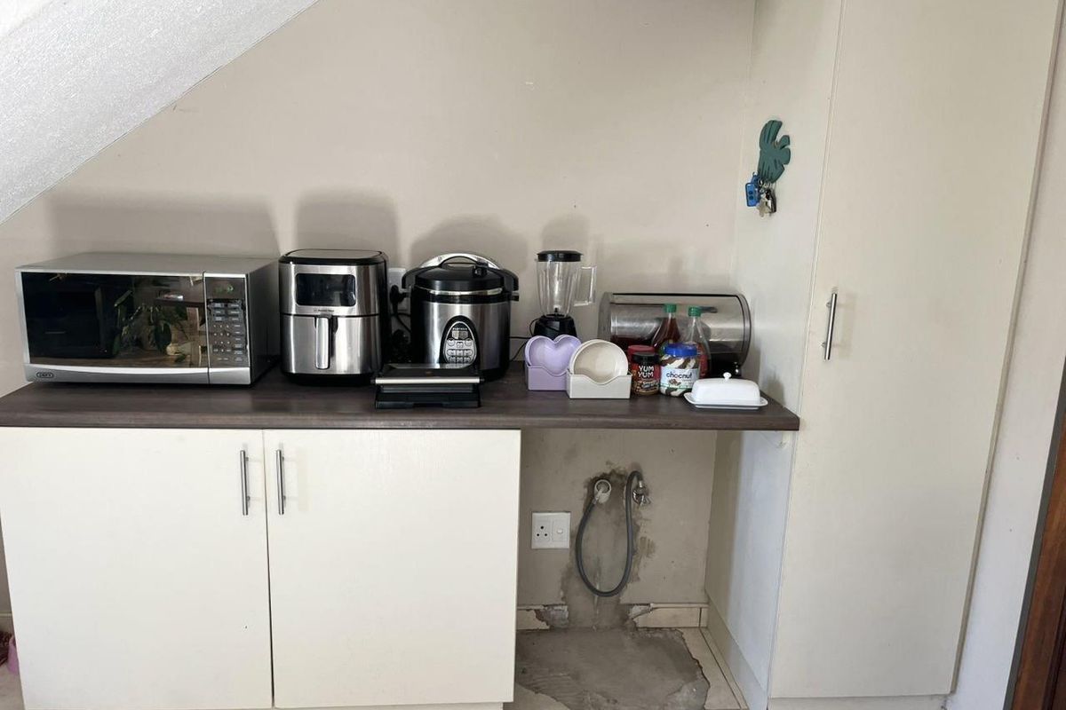 2 Bedrooms Townhouse For Sale in Rocky Crest - Photo 4