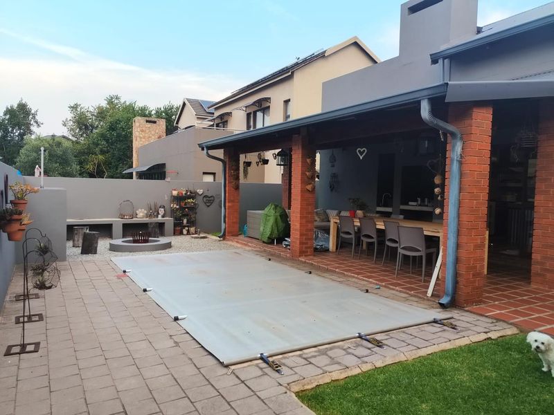 Exclusive security area-4 bedroom simplex home,in La Coma Lifestyle Estate, with solar system! - Photo 4