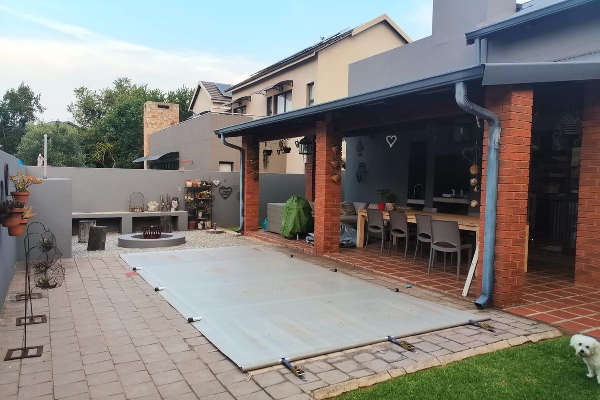 Exclusive security area-4 bedroom simplex home,in La Coma Lifestyle Estate, with solar system! - Photo 4