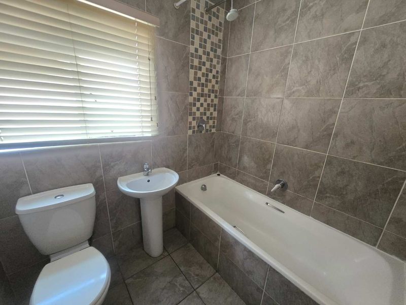 Spacious Lock-up-and-Go Apartment living in Newton Park - Photo 9