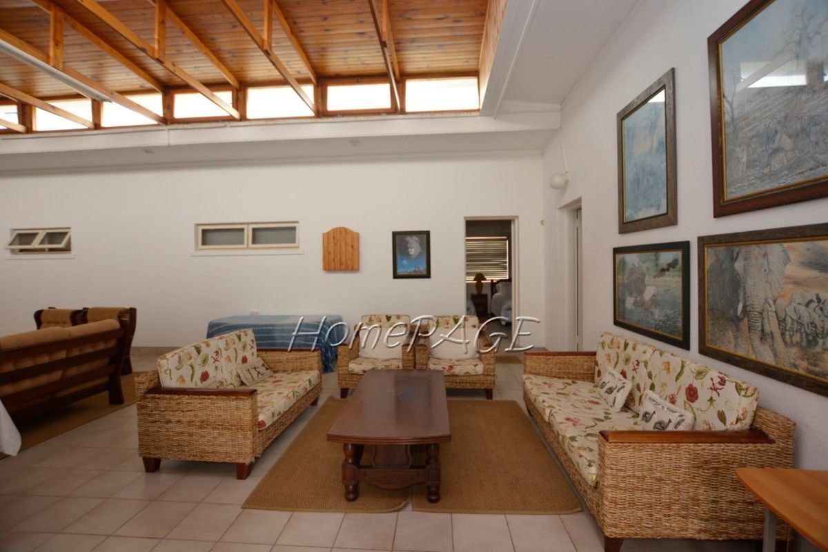 Ext 2 (North Dune), Henties Bay:  7 Bedr Home with AWESOME VIEWS - Photo 4