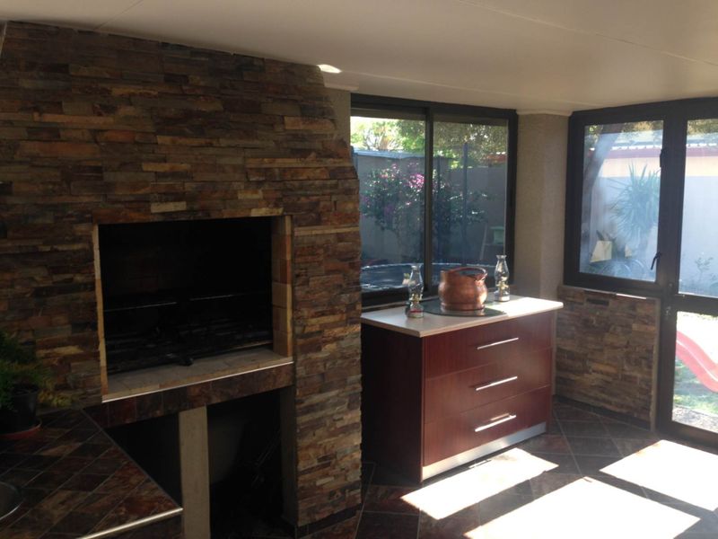 Modern Family Home Okahandja - Photo 4