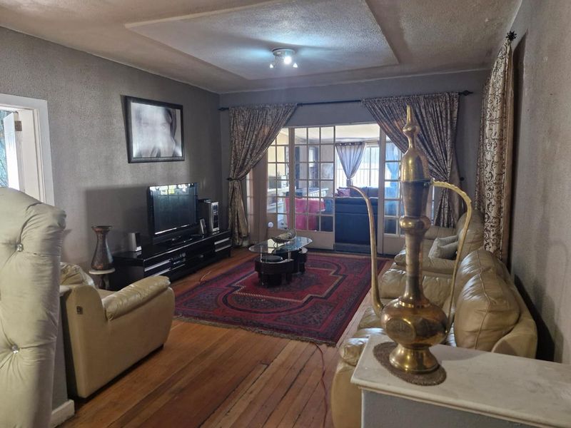 Family Home with three Cottages for Sale - Photo 9