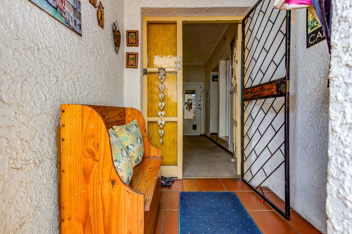 Well situated 4-Bedroom Family Home in Farrarmere - Photo 4