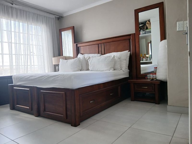Spacious 3-Bed Home with Private Garden & 24-Hour Security - Photo 9