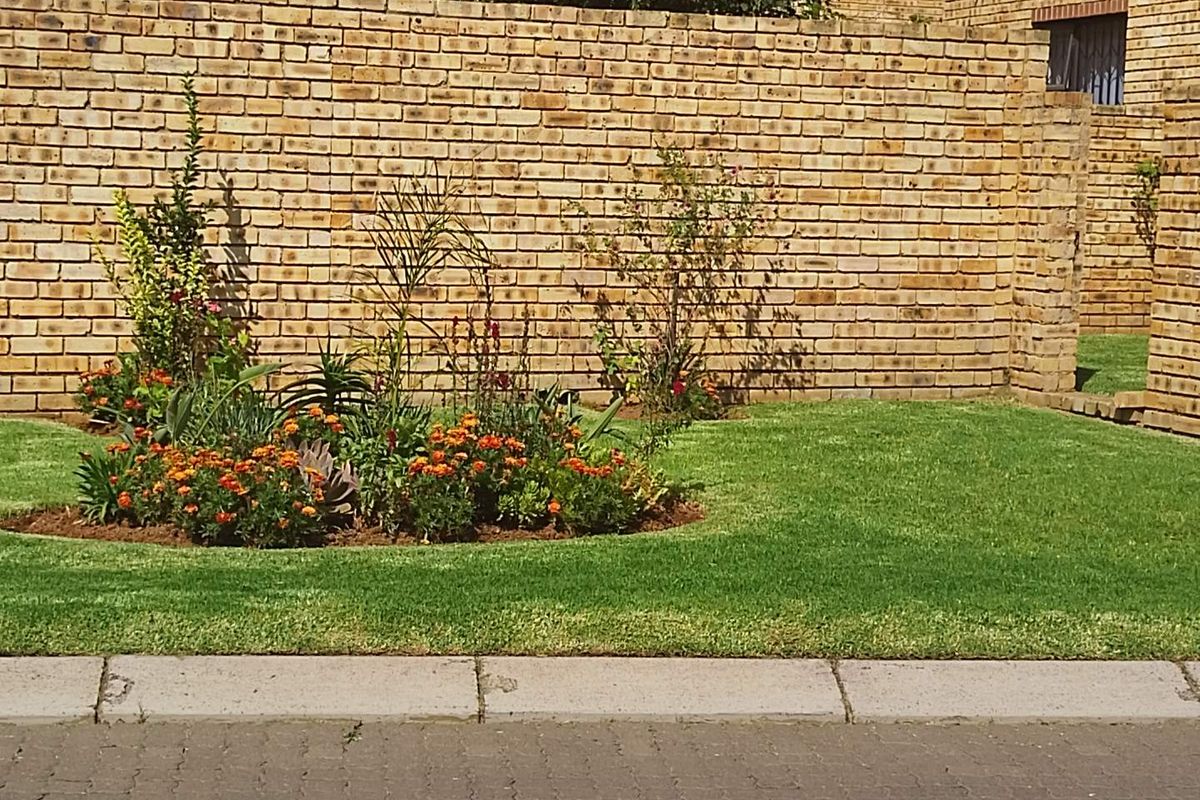 A Bedroom Apartment in Brentwood Manor For Sale - Photo 5