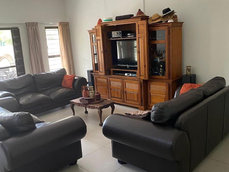 Beautiful home with pool for sale! - Photo 9