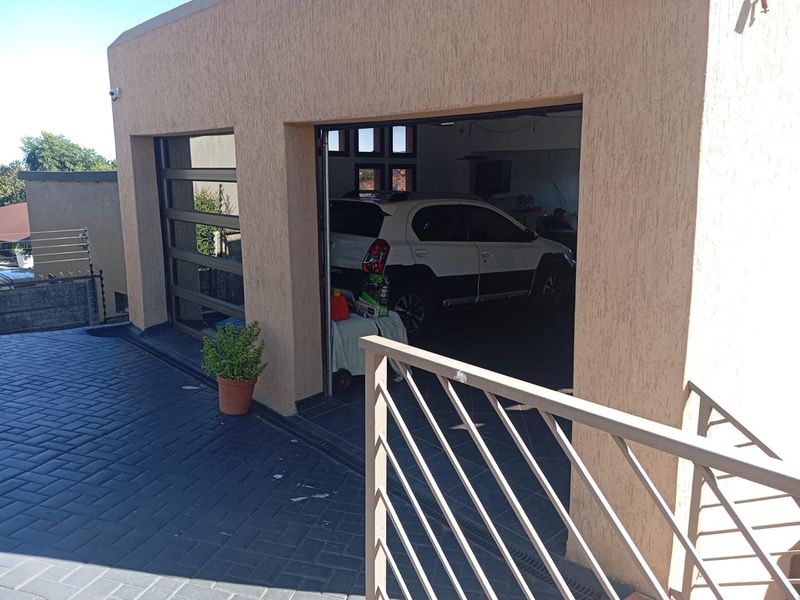 Four bedroom House in Bassonia - Photo 6