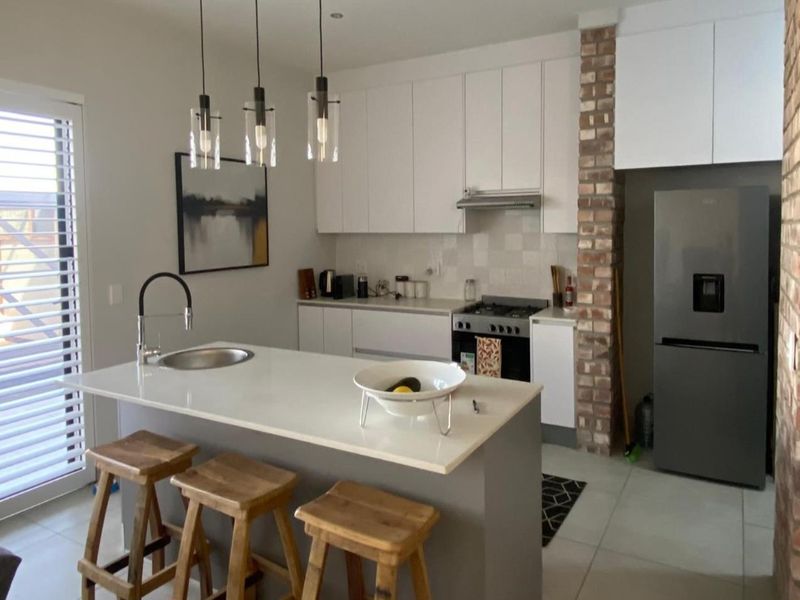 Exquisite Townhouse with Stunning Desert Views - Photo 6