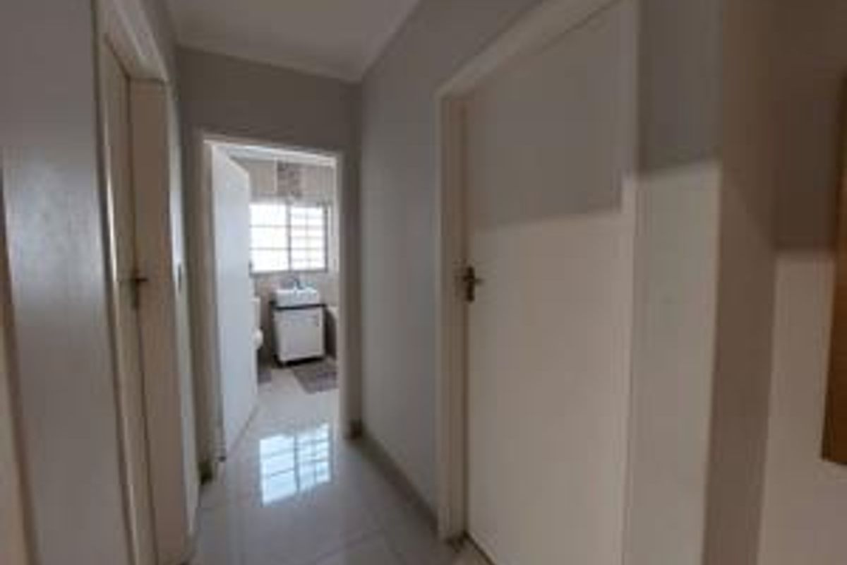 Stunning 2 bedroom apartment in Claremont Upper - Photo 3