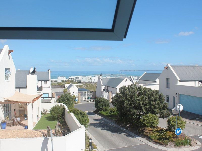 Furnished 3 Bedroom Townhouse to rent in Kingshaven - Photo 2