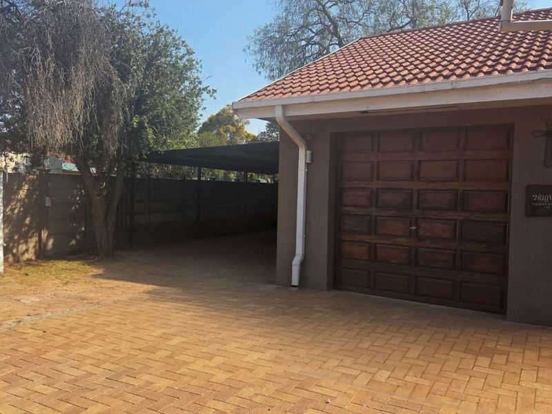 Family home with separate Flatlet in Brackendowns - Photo 3