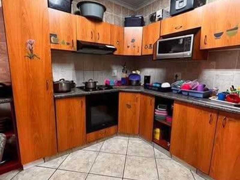 3-Bedroom Tauben-Glen Townhouse For Sale - Photo 2