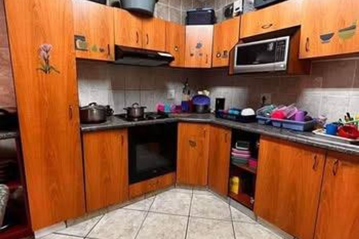 3-Bedroom Tauben-Glen Townhouse For Sale - Photo 2