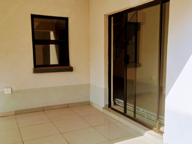 Pet-Friendly 4-Bed Oasis in Symphony Park - Photo 6