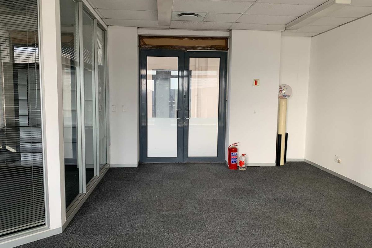 Prime Office Space in Sable Square Centre - Photo 4