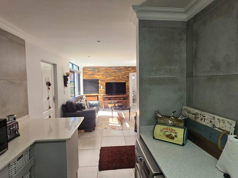 Spacious 2-bedroom haven: Perfect for retirees & holidaymakers - Photo 5