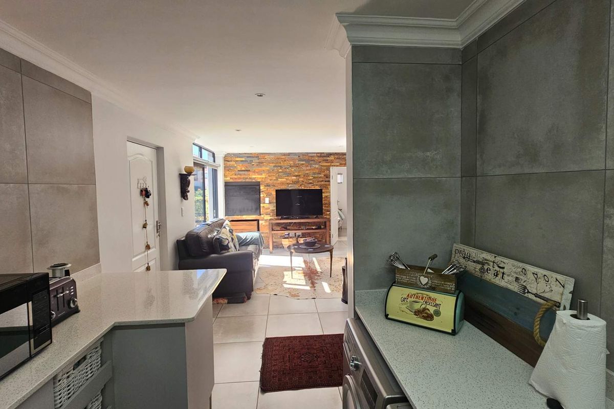 Spacious 2-bedroom haven: Perfect for retirees & holidaymakers - Photo 5