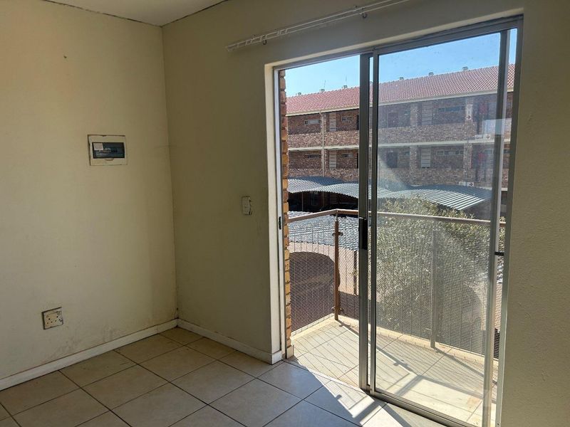 2 Bedroom Apartment in Lotus gardens - Photo 6