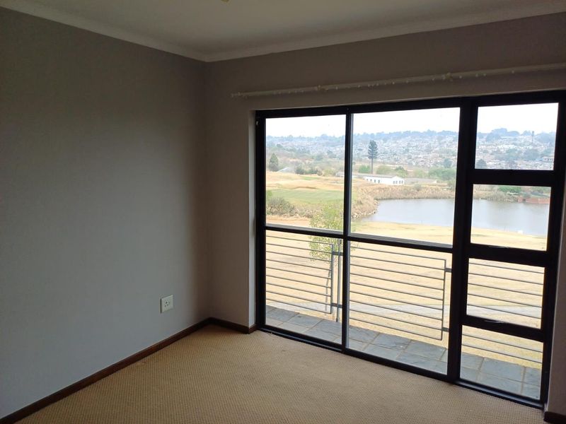 Top Floor 2 Bed 2 Bath Apartment for sale in Jackal Creek Golf Estate - Photo 5