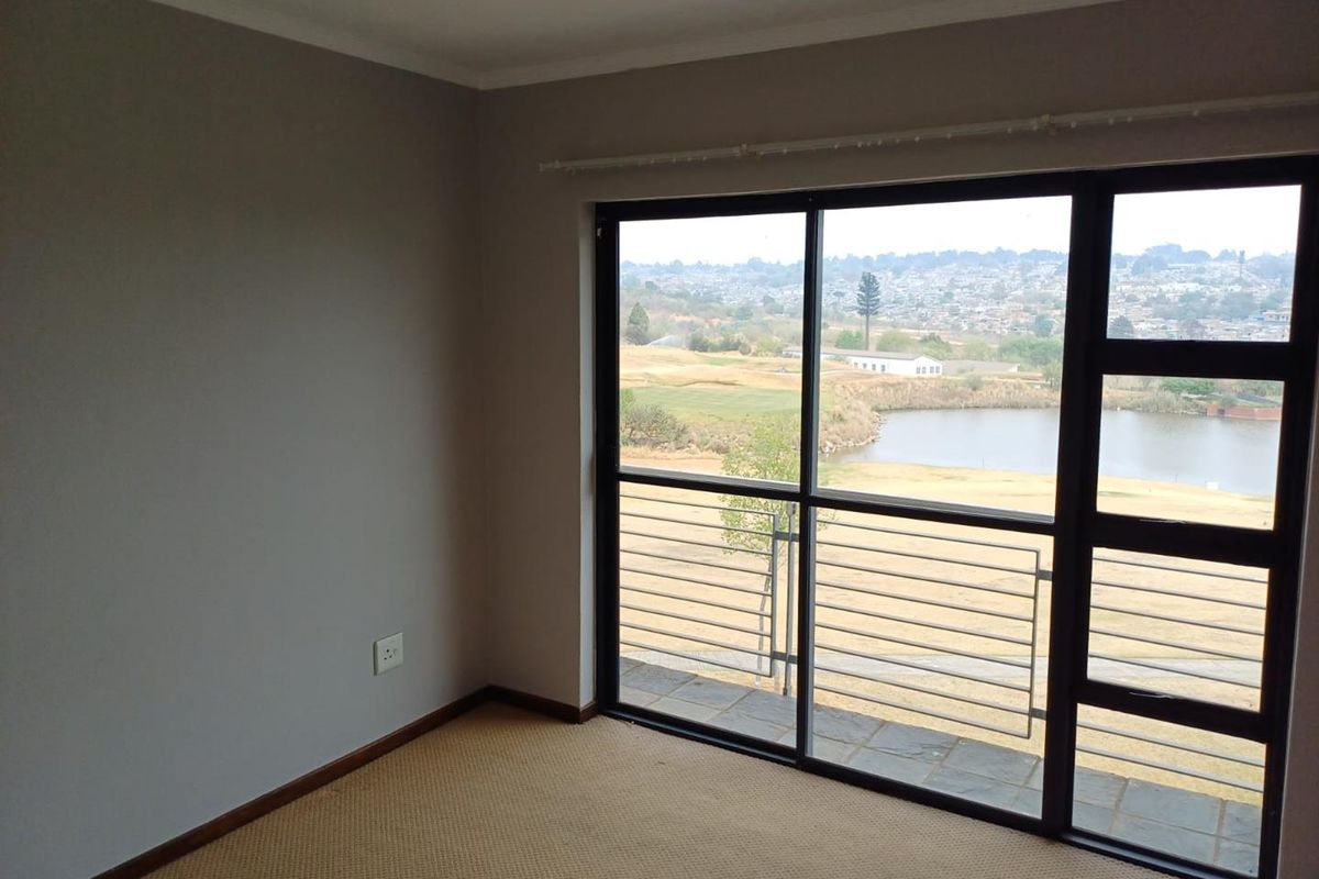 Top Floor 2 Bed 2 Bath Apartment for sale in Jackal Creek Golf Estate - Photo 5