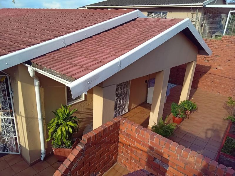 Cozy Family Home in Shallcross with Great Security and Views - Photo 2
