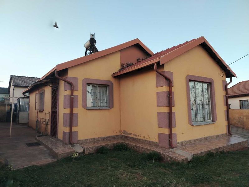 Beautiful and Neat 3 bedroom in Lotus Gardens - Photo 3