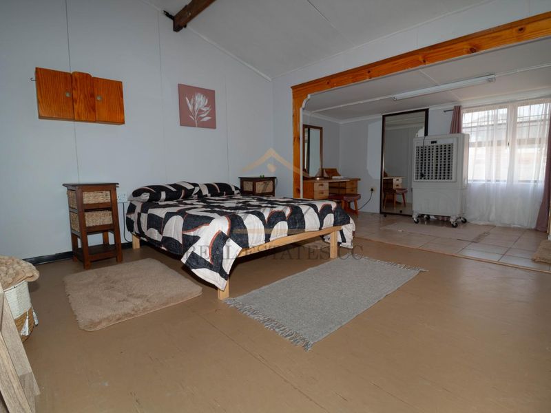 3-Bedroom Family Home with Flat - Photo 9