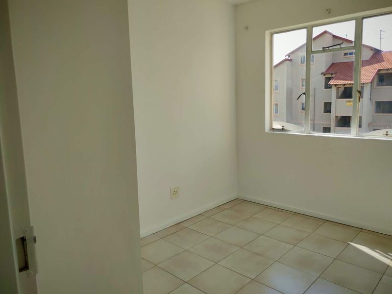 "Modern Comfort & Security in a 3-Bedroom Haven!" - Photo 7