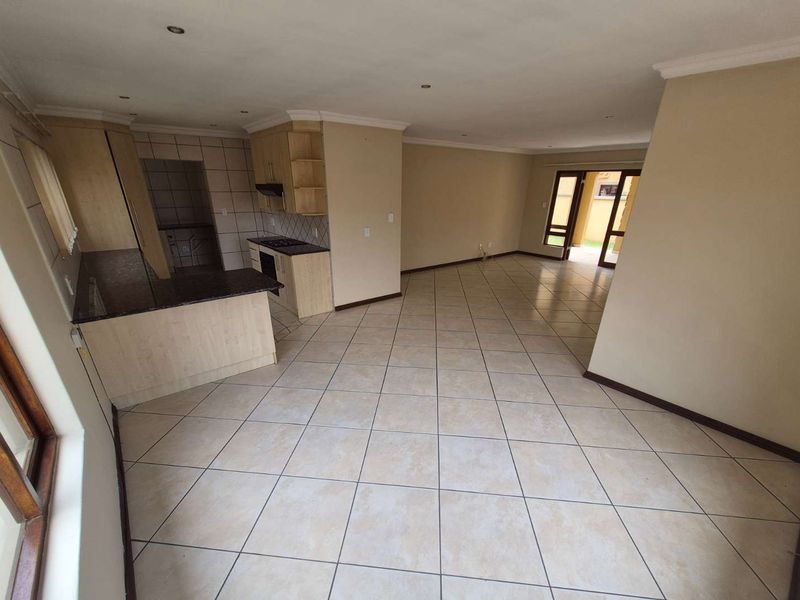 Quiet Family Orientated Cluster For Sale! - Photo 7