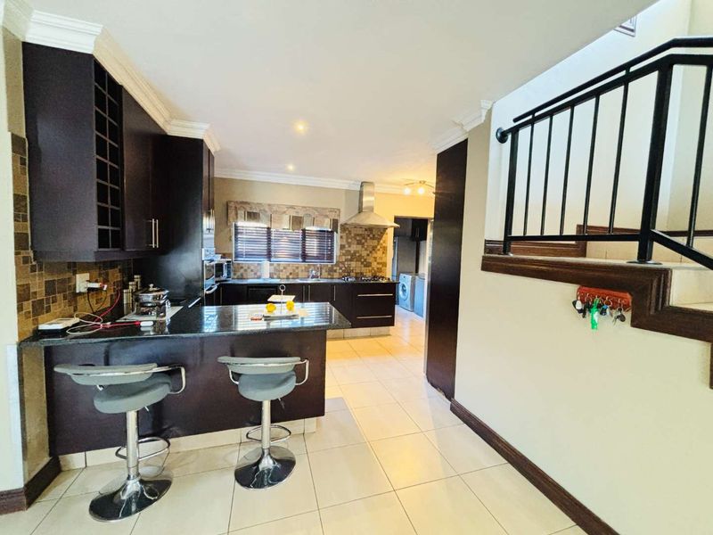 Family Home For Sale in Stoneridge Country Estate - Photo 6