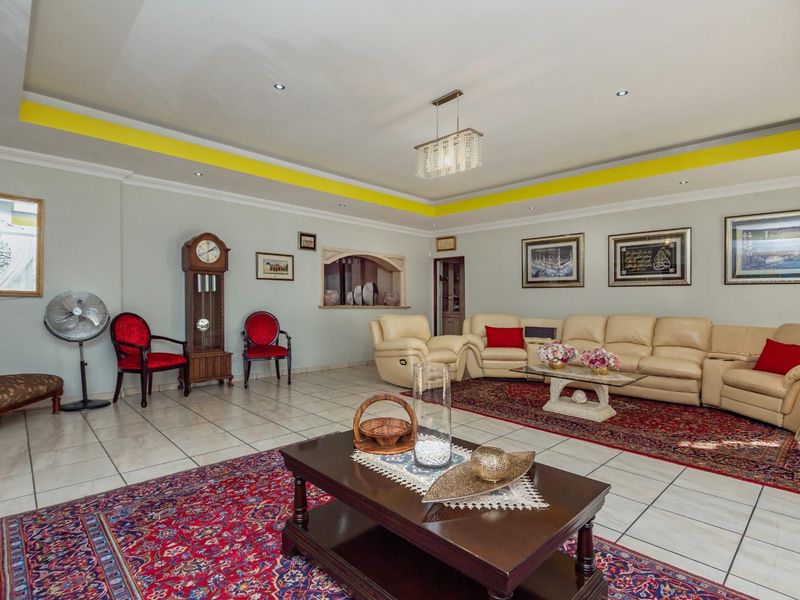 Large Immaculate Family Home with 2 Bedroom Flat - Photo 2