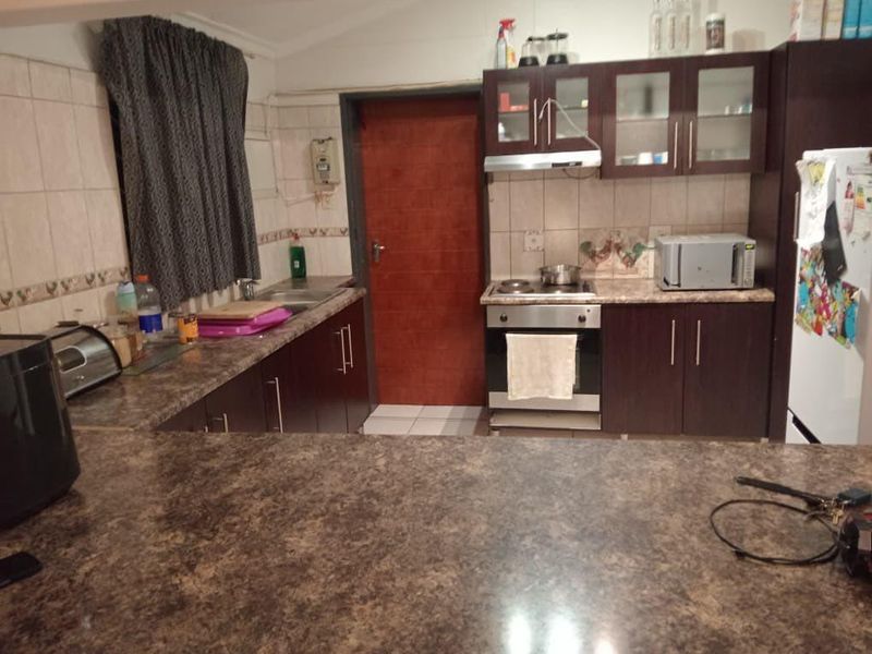 Big Family House - Photo 6